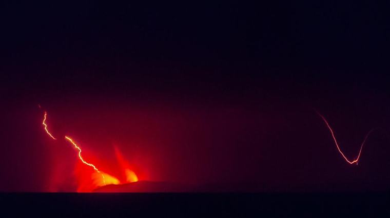 Erupsi Gunung Krakatau Munculkan Petir Vulkanik, Fenomena Apa Itu?