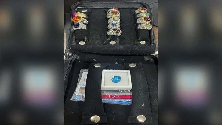 Kejagung Sita Jam Mewah Hingga Uang Tunai Asing Milik Dadan Hindayana