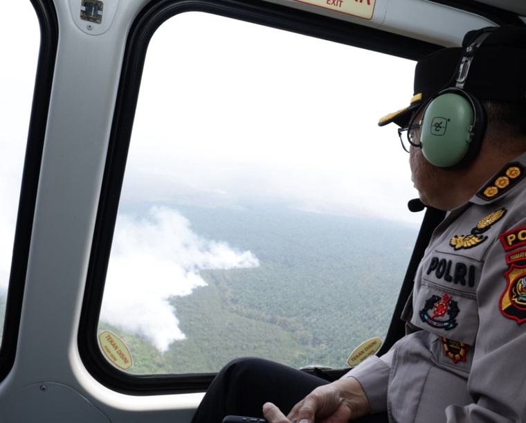Dari Langit Pantau Api, dari Darat Berjibaku! Helikopter AW 169 Dikerahkan Hadapi Karhutla OKI