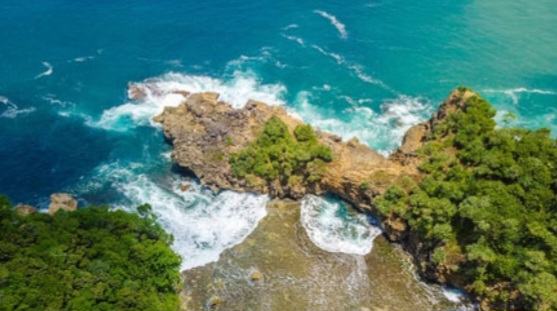 Jalur Menantang Menuju Pantai Jonggring Saloka, Pesona Tersembunyi di Malang Selatan