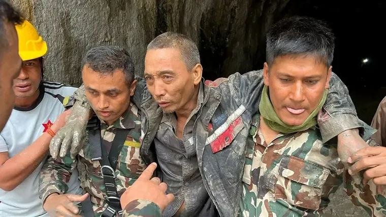 10 Hari Tertimbun Usai Banjir Nepal, 2 Orang Berhasil Diselamatkan