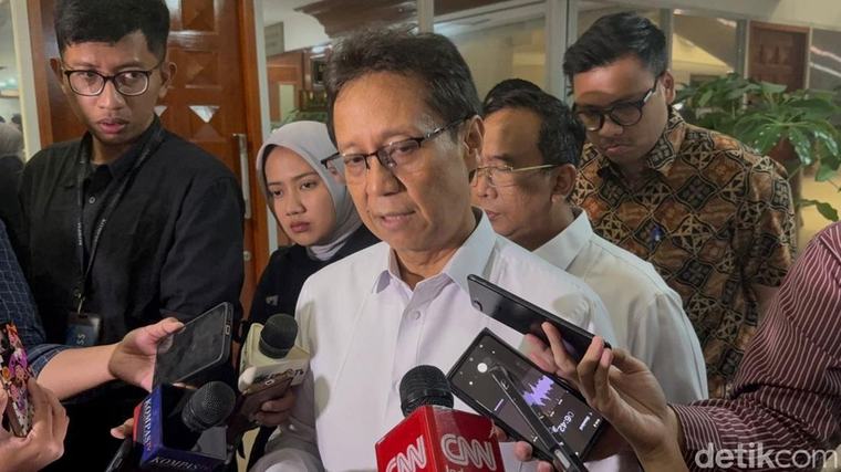Menkes Ungkap 3 Bahaya Abu Anak Krakatau: Kalau Bisa Jangan Keluar Rumah