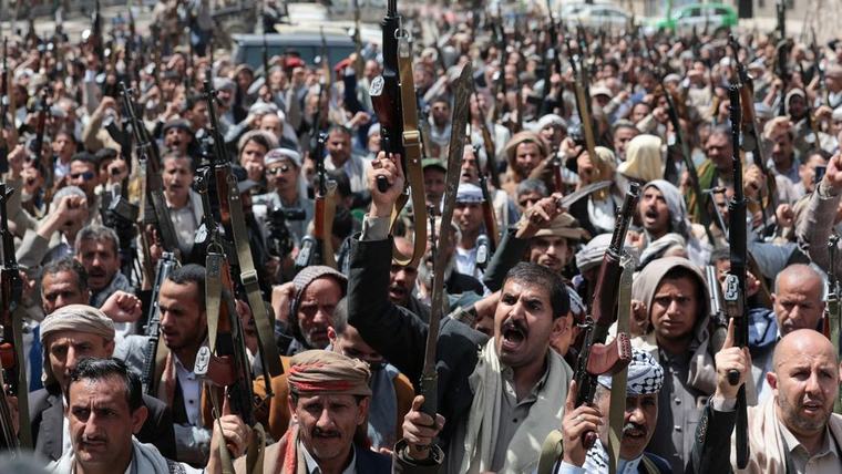 Bentrokan Sengit Houthi dan Pasukan Yaman, 81 Orang Tewas