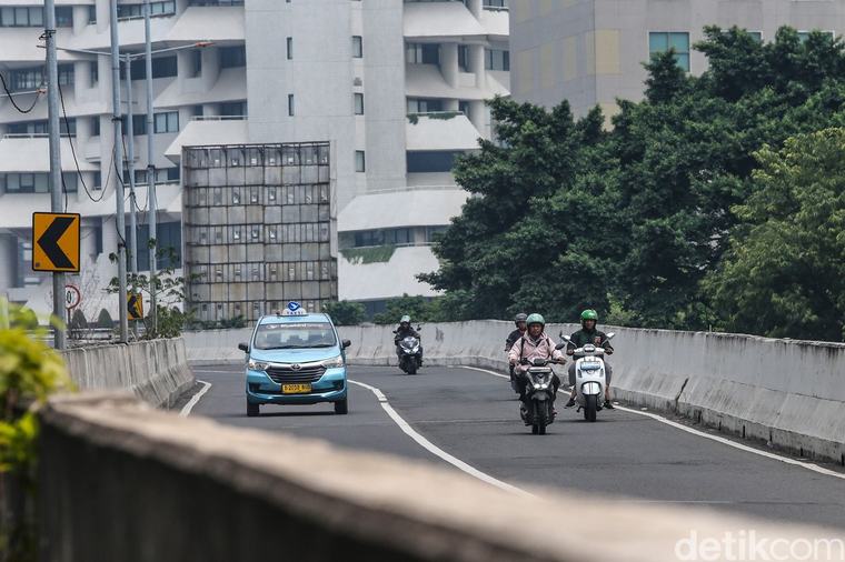 Tak Kapok, Pemotor Kembali Terobos JLNT Casablanca