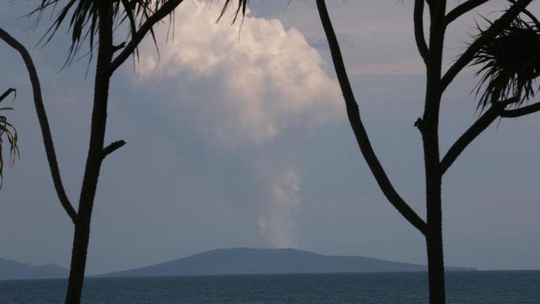 Warga Diminta Waspada Usai Erupsi Gunung Anak Krakatau dan Dentuman
