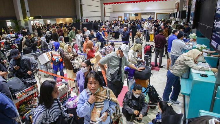 Menhub Imbau Gunakan Kareta hingga Kapal Laut Dampak Penutupan Bandara