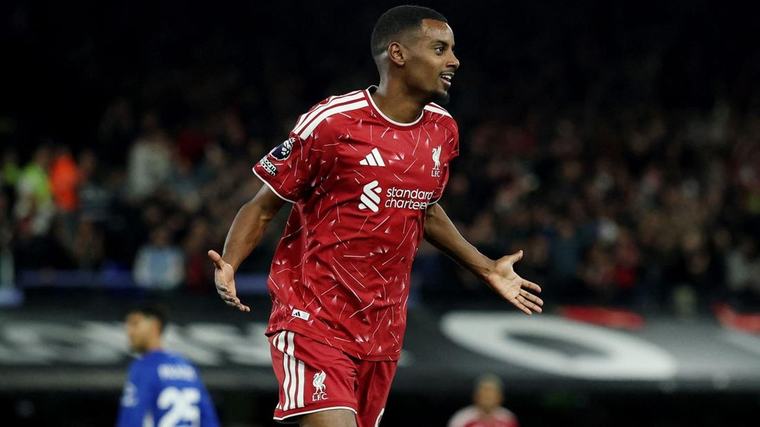 FOTO: Isak Tertawa, Liverpool Berpesta