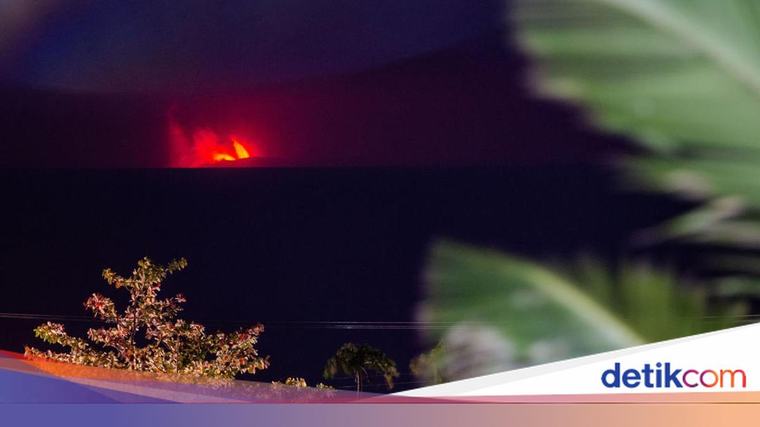 Gunung Anak Krakatau Erupsi, Kapal Dilarang Mendekat Radius 3 Km