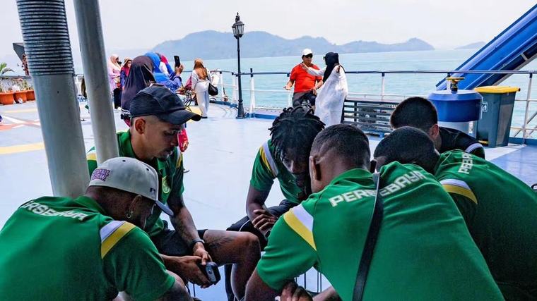 Persebaya Pulang dari Lampung Naik Kapal Imbas Erupsi Anak Krakatau