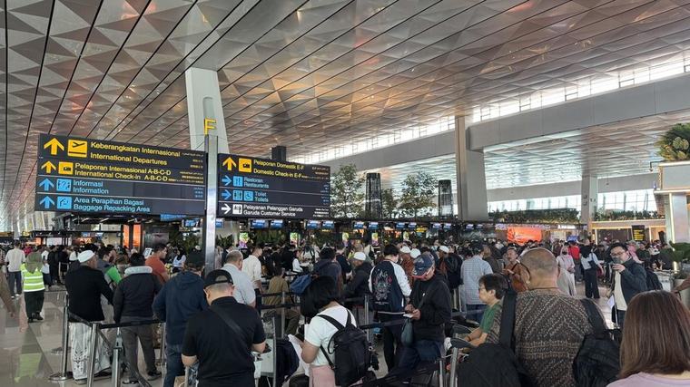 Bandara Soetta Ditutup hingga Pukul 13.30 WIB Imbas Erupsi Anak Krakatau