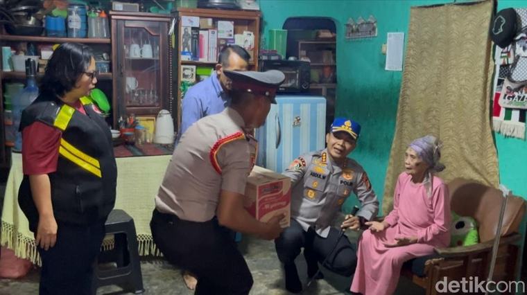 SPN Polda Metro Berikan Sembako dan Cek Kesehatan Gratis untuk Warga