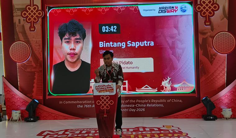 Bintang dari Kendari Terbang ke Surabaya demi Disway Mandarin Debate & Speech Competition 2026