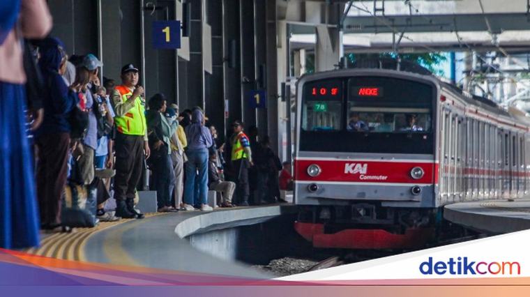 Kronologi Pria Loncat ke Rel hingga KRL Ngerem Mendadak di Tanah Abang