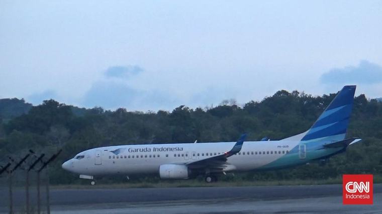 Pesawat Garuda Pecah Ban Landing di Makassar, 156 Penumpang Selamat