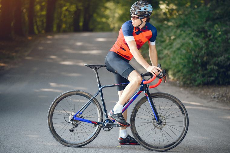 Perbedaan Road Bike vs Sepeda Gravel: Harga, Keunggulan, dan Kegunaannya