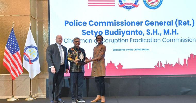 Ketua KPK Dapat Penghargaan Alumnus Berprestasi ILEA Bangkok National 05/09/2026, 08.53 WIB
