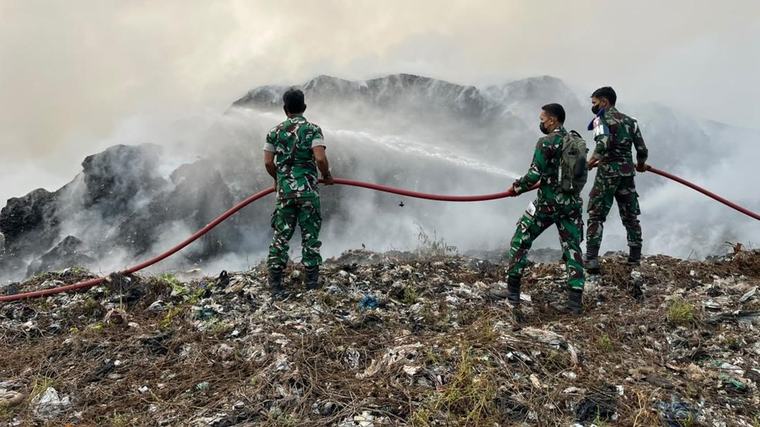 Sudah 16 Jam Kebakaran TPA Galuga Bogor Belum Padam