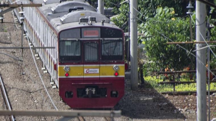 21 Perjalanan Kereta Terlambat gegara KRL Anjlok di Stasiun Jakarta Kota