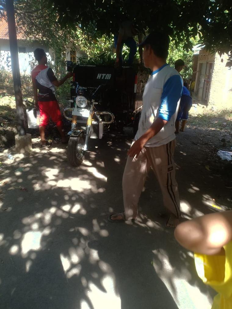Tanpa Fasilitas Pemkot, Warga Argasunya Patungan Mandiri untuk Angkut Sampah