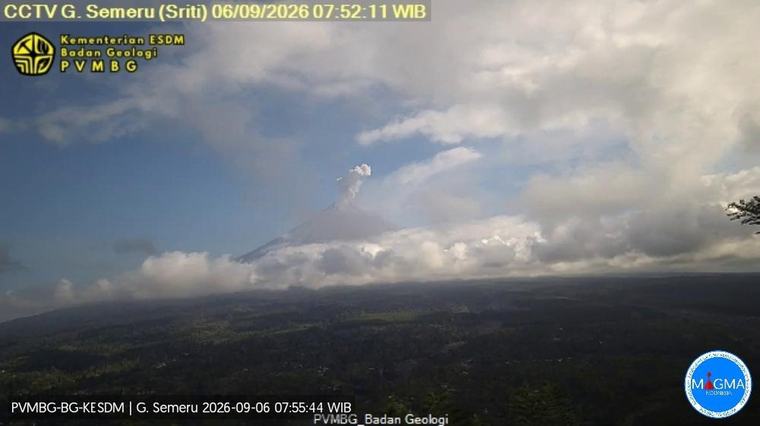 Gunung Semeru Juga Erupsi Pagi Ini
