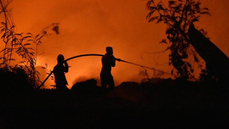 TPA Galuga Bogor Terbakar, Petugas Berjibaku Padamkan Api