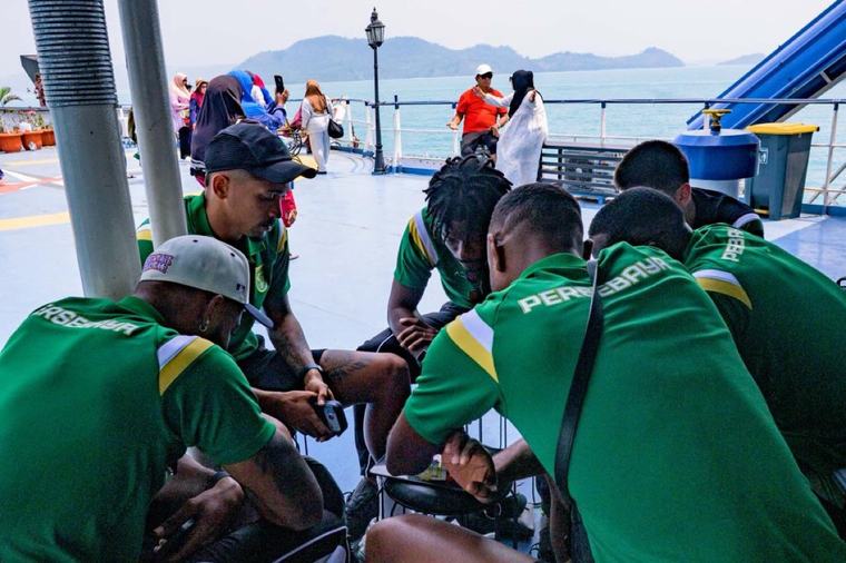 Persebaya Terpaksa Naik Kapal dan Bus Imbas Erupsi Gunung Anak Krakatau