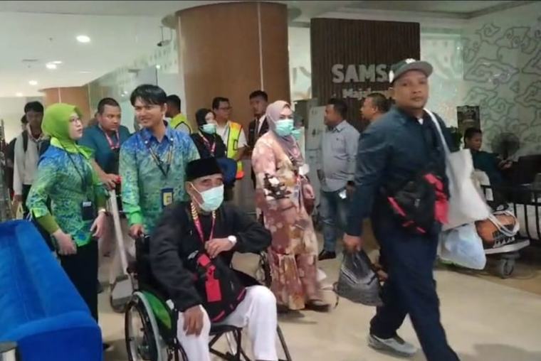Abu Vulkanik Anak Krakatau Ganggu Penerbangan, Ini Instruksi Kemenhaj untuk PPIU