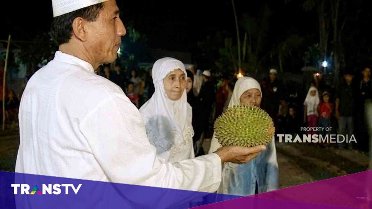 JELANG SIANG: SepaK Bola Durian, Olahraganya Para Santri