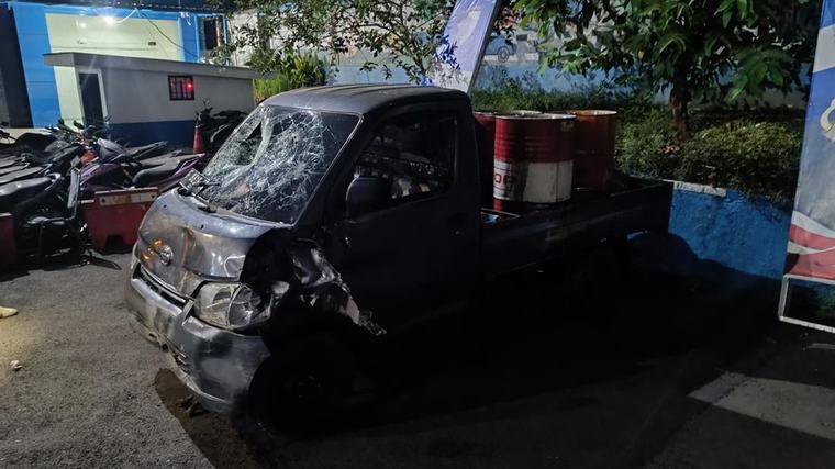 Pikap di Bogor Dikejar Warga hingga Dirusak Usai Diduga Serempet Motor