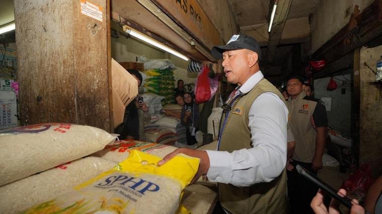 Jajaran BULOG Seluruh RI Turun ke Pasar, Pastikan Stok & Harga Beras Aman