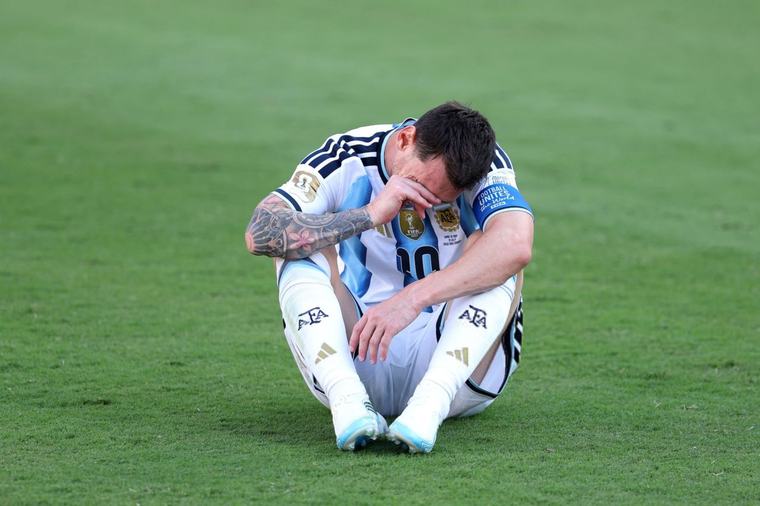 Lionel Messi Pensiun dari Argentina, Mourinho: Sepak Bola Akan Selalu Merindukannya