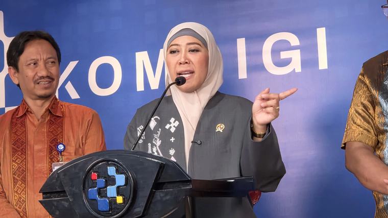 Menkomdigi Imbau Warga Tenang dan Waspada Erupsi Anak Krakatau