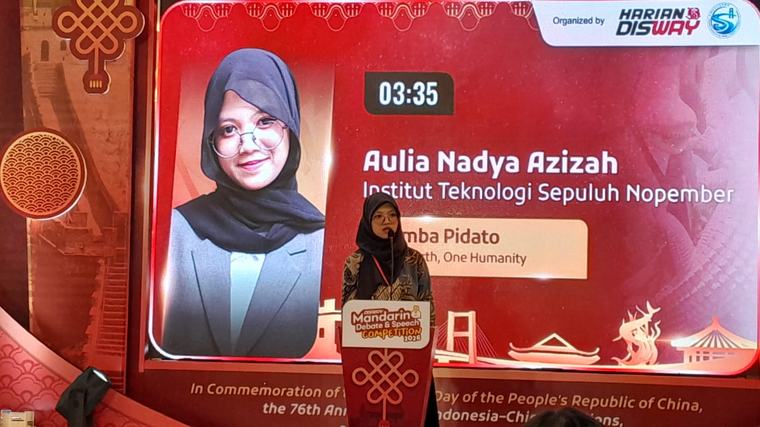Berawal dari Main Game, Mahasiswi ITS Unjuk Gigi dalam Disway Mandarin Debate & Speech Competition 2026