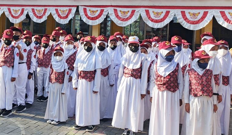 Cegah Paparan Abu Vulkanik Anak Krakatau, Siswa di Bandung Barat Wajib Masker