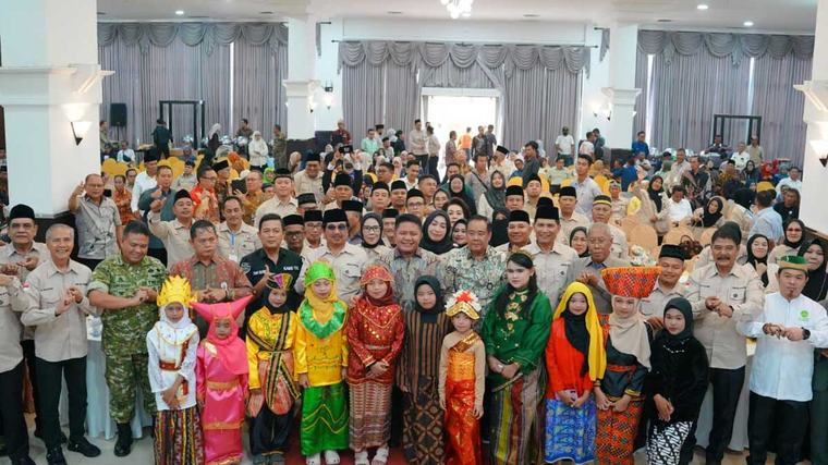 Resmi Dikukuhkan: Gubernur Herman Deru Berharap FEK Jadi Benteng Budaya dan Perekat 72 Suku di Sumsel