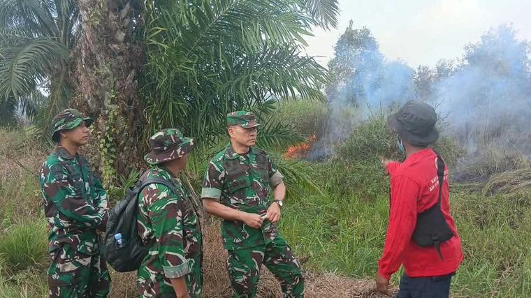 Tinjau Langsung Karhutla: Tim Ir Seskoad Dengar Langsung Aspirasi Soal Sulitnya Padamkan Api di Lahan Gambut