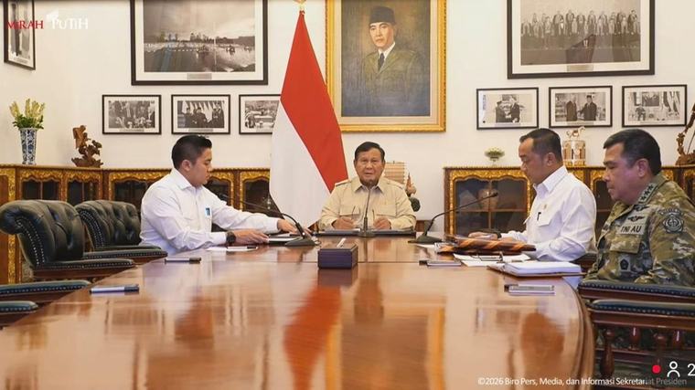 Prabowo Pimpin Ratas Penanganan Karhutla hingga Erupsi Anak Krakatau