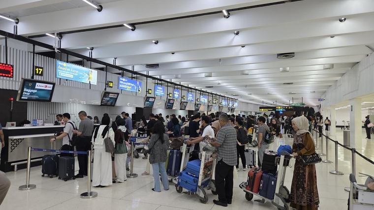 Bandara Soetta Beroperasi Lagi, Antrean Check-in Mulai Ramai Calon Penumpang