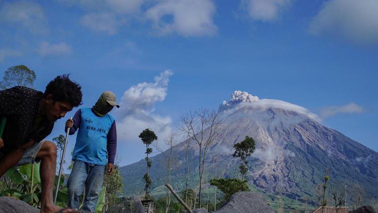 BPBD Jatim: Erupsi Semeru Normal, Belum Ganggu Aktivitas Warga