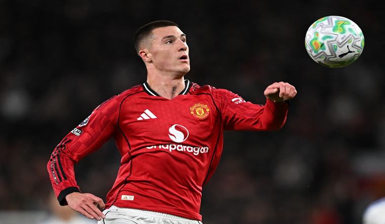 Michael Carrick Siapkan Benjamin Sesko Jadi Starter Lawan Everton