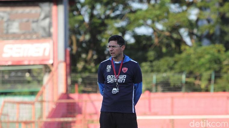Kalezic Keluhkan Rumput GBLA: Bagaimana Bisa Main di Lapangan Ini?